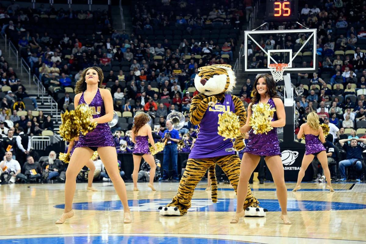 LSU-cheerleaders-X159395_TK1_1314_0.jpg